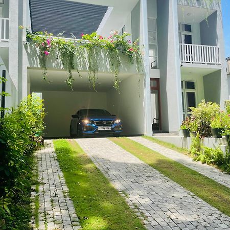 Oesis - Stylish Villa Steps From Historic Galle Fort Екстер'єр фото