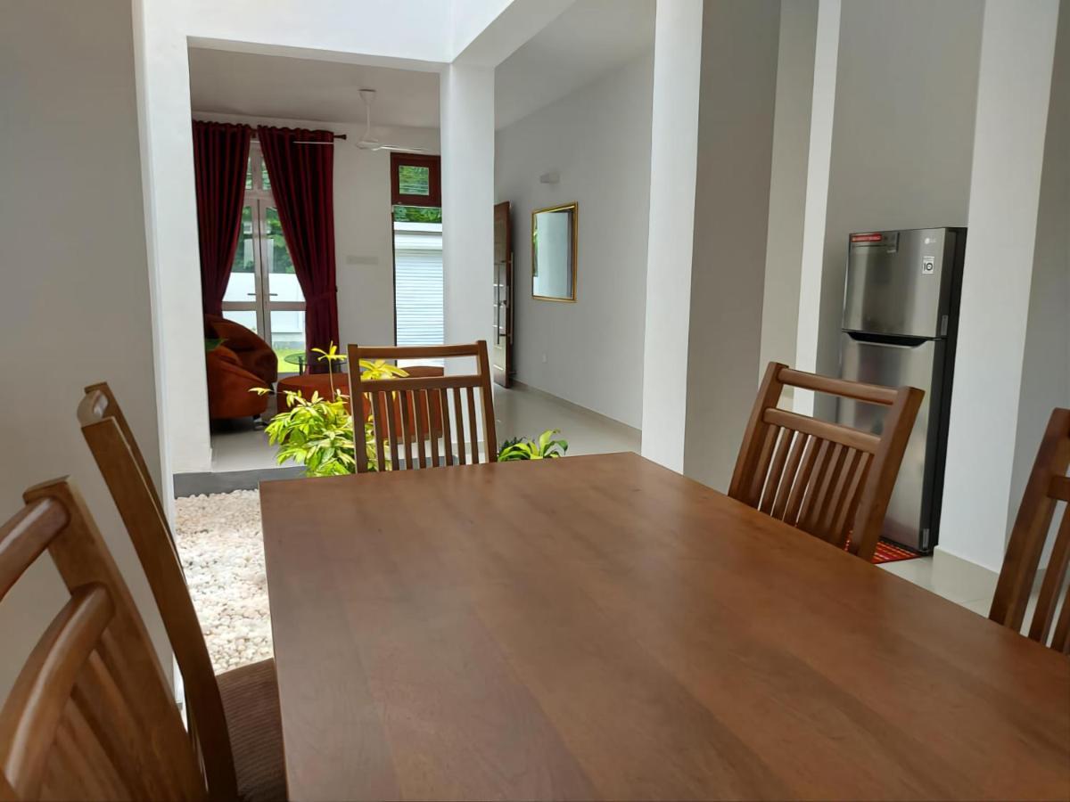 Oesis - Stylish Villa Steps From Historic Galle Fort Екстер'єр фото